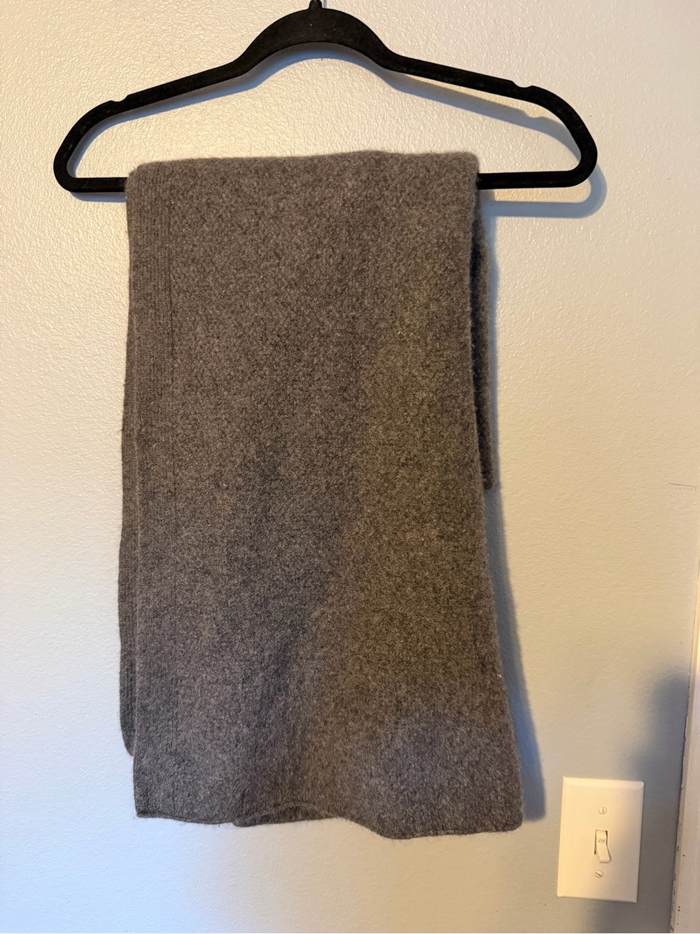 Sofia cashmere 100% cashmere Soft Gray Knit Shawl 22 in*64in